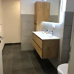 Cedrien Met Terras Apartamento *