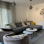 Cedrien Met Terras *
