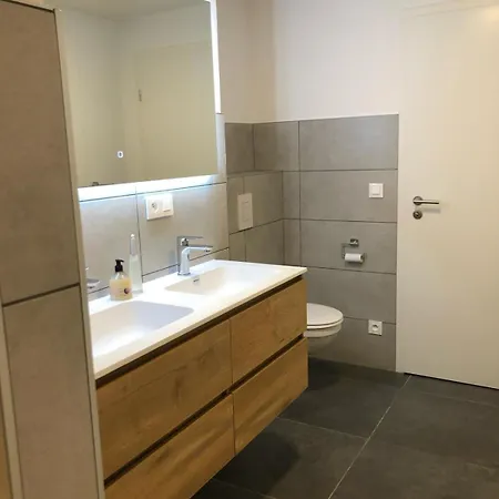 Cedrien Met Terras 公寓