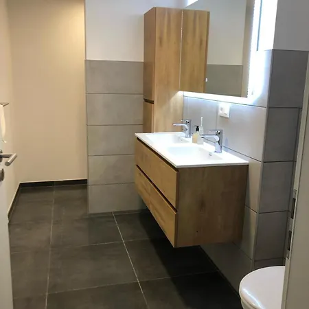 Cedrien Met Terras 公寓 *