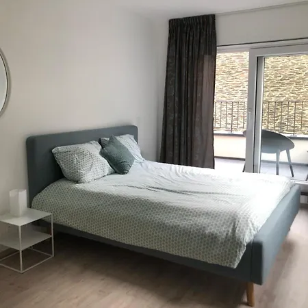 Cedrien Met Terras Apartment