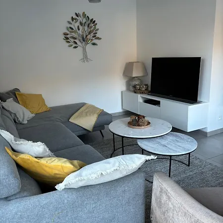 Cedrien Met Terras 拉罗什-阿登