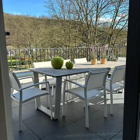 Cedrien Met Terras Apartment